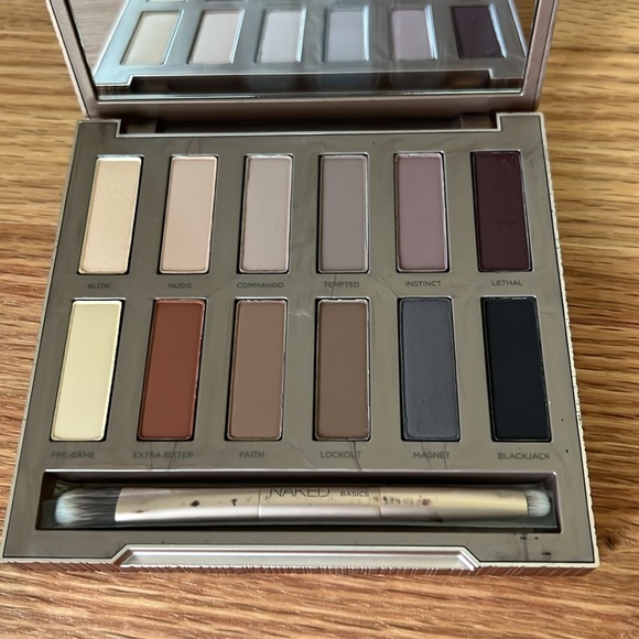 Urban Decay Cream and Brown Eyeshadow Palette - Picture 2 of 3